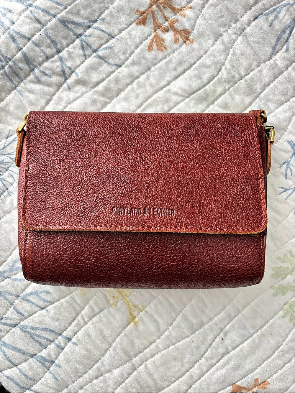 Portland Leather Medium Metro Crossbody Bag in Pebbled Leather Nutmeg Brown